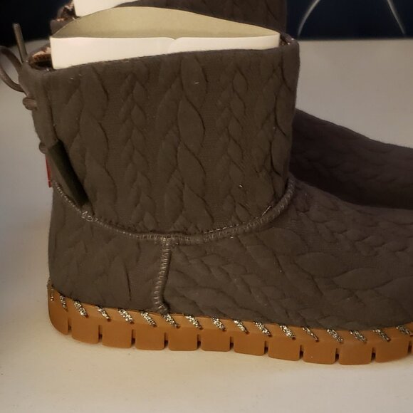 Muk Luks Mukluks Women's Dark Heather Gray Cable Knit Memory Foam 7 Booties NIB - Picture 5 of 16